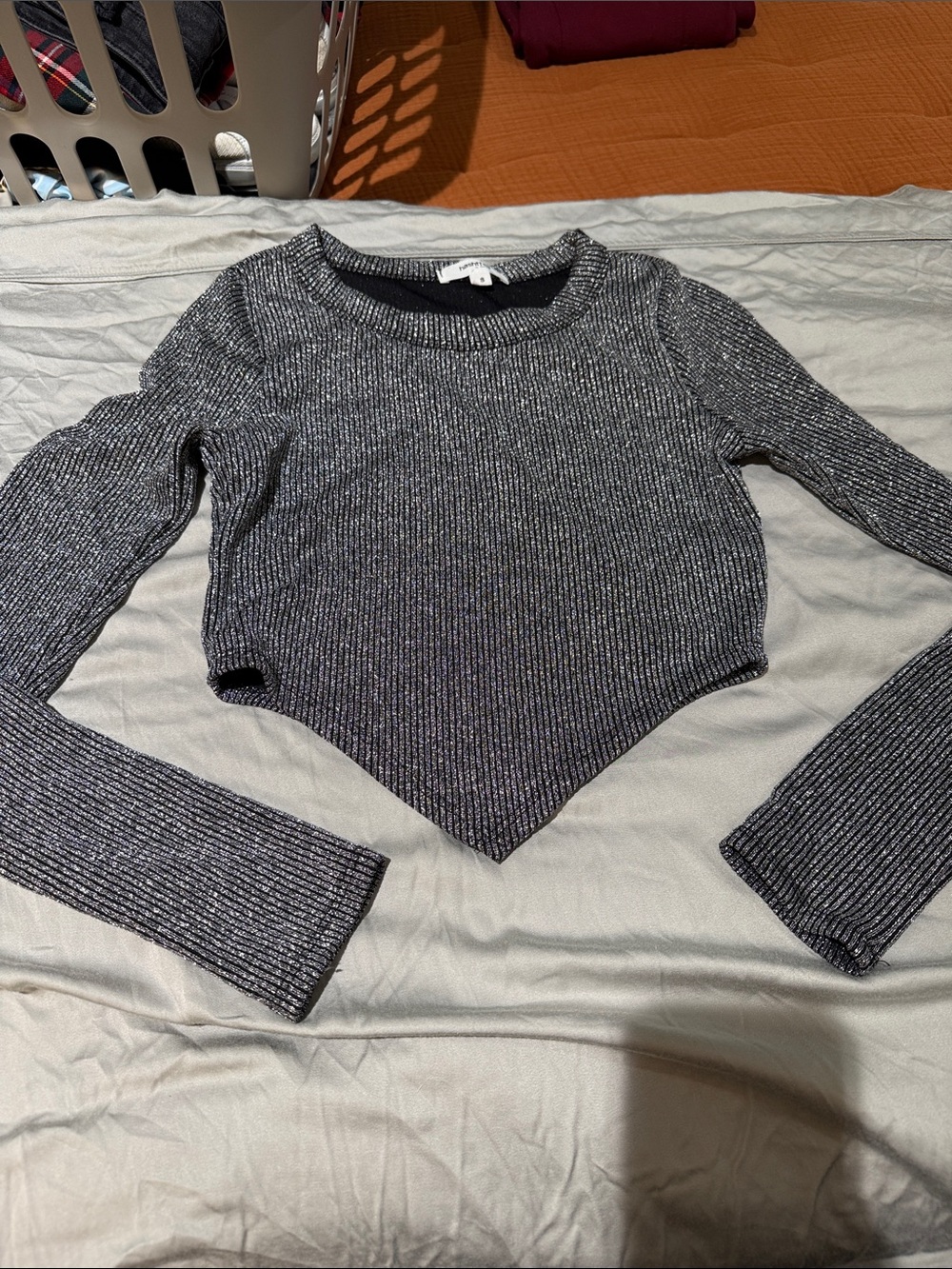 Ribbed Point-Hem Long Sleeve Crop Top - Black/Silver - metallic